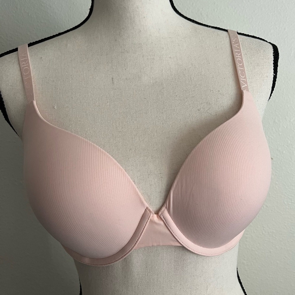Push-up bra with movable straps.